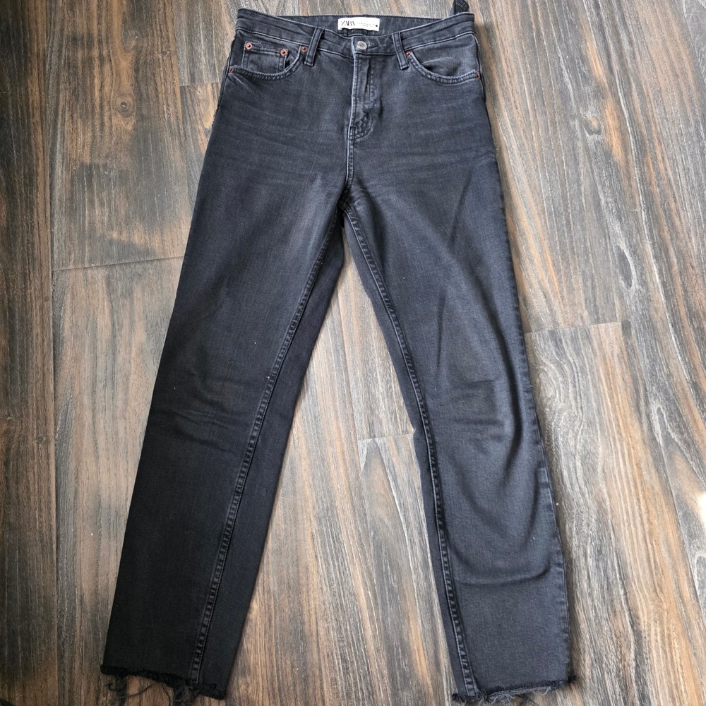 ZARA HW Slim Black Denim Straight Leg Cropped Raw Hem Jeans Women's Size 4